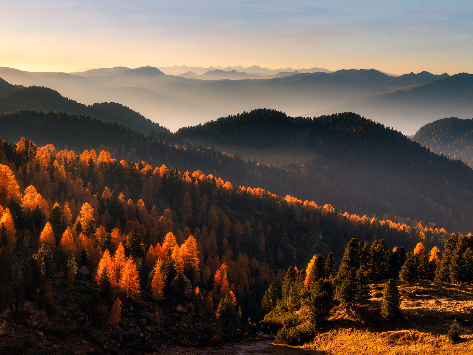 Dotek podzimu (Dolomity, Itálie)