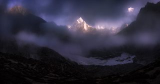Vysoko nad námi (Himaláje, Nepál)